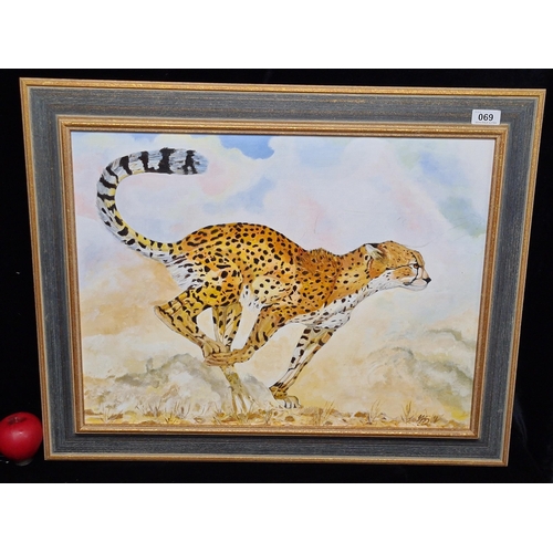 69 - A neat original oil on board painting. Features a Leopard. Rendered in yellow shades with black brow... 