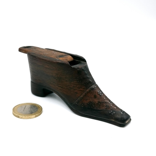 37 - A nice example of a Georgian treen nail decorated snuff/shoe box. Dimensions: L - 10 cms. Height - 4... 