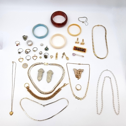 7 - A large collection of assorted costume jewellery consisting of bangles, brooches, pendants, rings & ... 