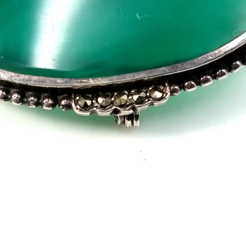 26 - A pretty Aventurine brooch set in sterling silver with marcasite detailing to mount. Weight - 10.92 ... 