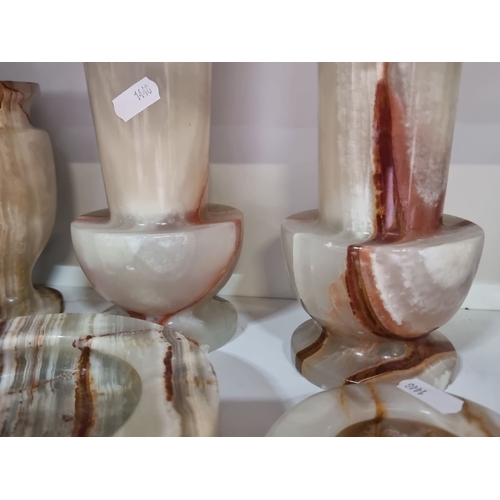 405 - Six pieces of heavy carved marble / onyx including vases and ashtrays. Wonderful colours and striati... 