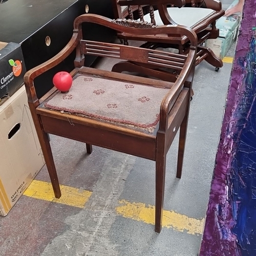 415 - A beautiful Edwardian antique mahogany piano stool with sheet music storage compartment under the se... 