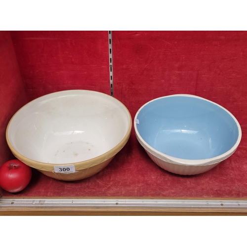 300 - Two wonderful vintage kitchen mixing bowls including a large Mason & Cash example and a very nice bl... 