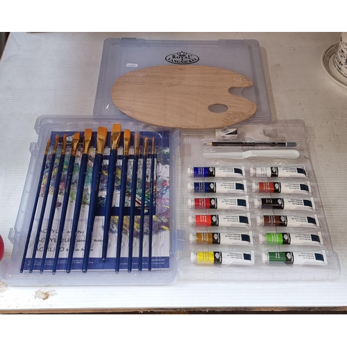 334 - A Royal Langnickel acrylic paint set. Includes 12 acrylic paints, a wooden palette, 11 paint brushes... 