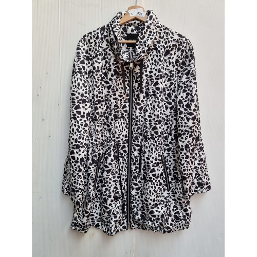 431 - A lovely clean, looks as new Gerry Weber ladies raincoat, size medium. Lovely quality, Similar coats... 