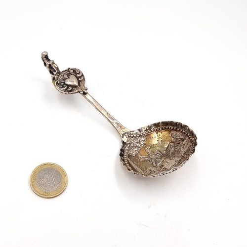 1049 - A Dutch silver caddy spoon. This piece is in the traditional Dutch style of a shallow ladle. The bow... 