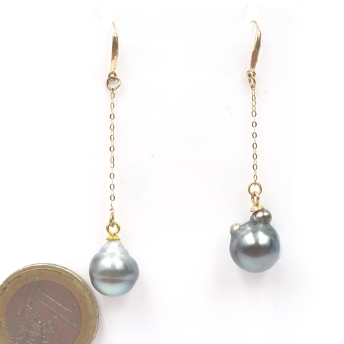 1056 - Star Lot : A fab pair of 18K yellow gold Tahitian pearl earrings. Suitable for pierced ears. Length ... 