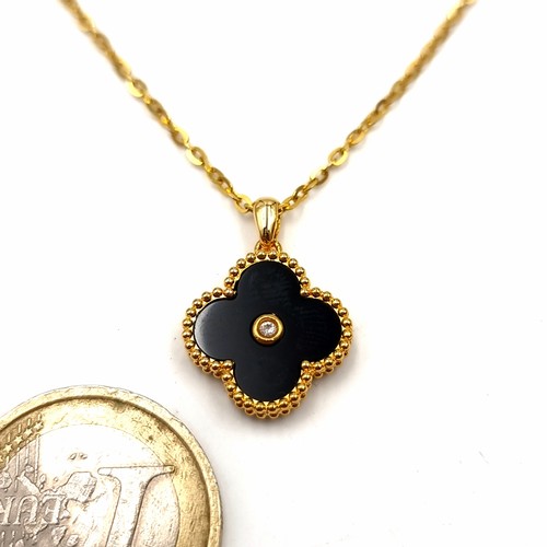 1052 - Star Lot : A gorgeous 18K yellow gold agate necklace in the style of Van Cleef & Arpels, set with di... 