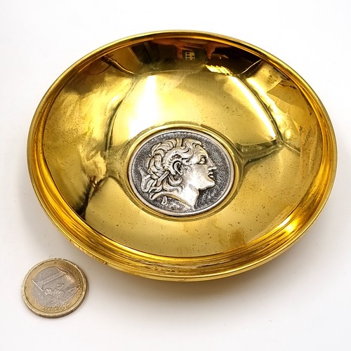 1090 - A Greek 925 gilt dish, depicting an inset sterling silver relief head of Alexander the Great. Boxed.