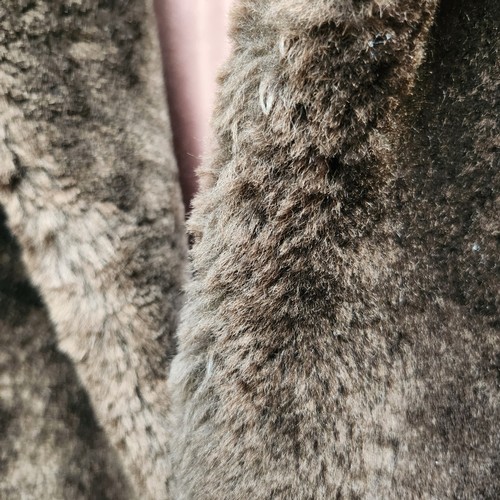 440 - A stylish ladies vintage teddy fur coat. UK size large.