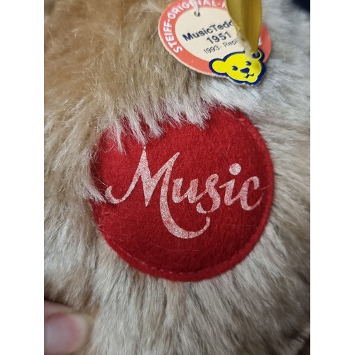 279 - A 1993 Steiff musical teddy bear in excellent with signature button to ear. Similar selling on €150.... 