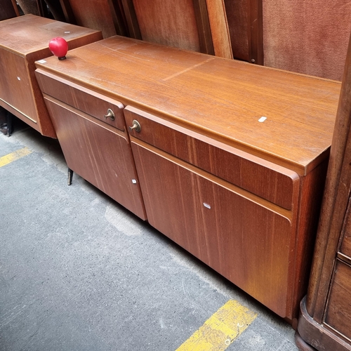 386 - Star Lot : A fabulous mid century vintage sideboard with brass knobs, opening to reveal an interior ... 