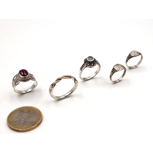 60 - A collection of five sterling silver rings - two with gemstone mounts. Ring sizes: H, I, K, M, Q. To... 