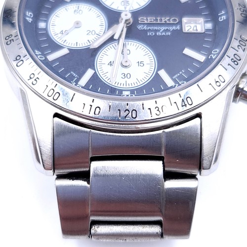 15 - Star Lot : A Seiko chronograph 10 bar wristwatch (Diver's watch). Comes with original metal bracelet... 