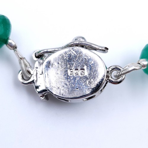 25 - A very good quality graduated natural emerald gemstone necklace set with emerald and diamond clasp m... 