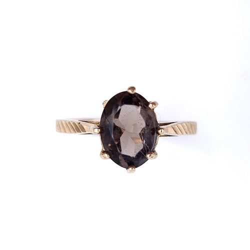 49 - A smoky quartz stone ring with claw set mount set in nine carat gold (375). Ring size - H. Weight - ... 