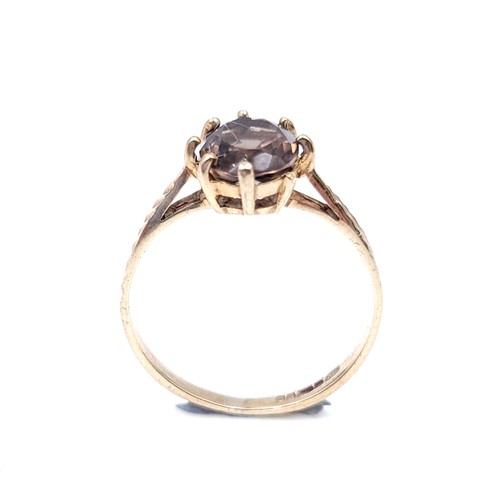 49 - A smoky quartz stone ring with claw set mount set in nine carat gold (375). Ring size - H. Weight - ... 