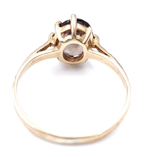 49 - A smoky quartz stone ring with claw set mount set in nine carat gold (375). Ring size - H. Weight - ... 