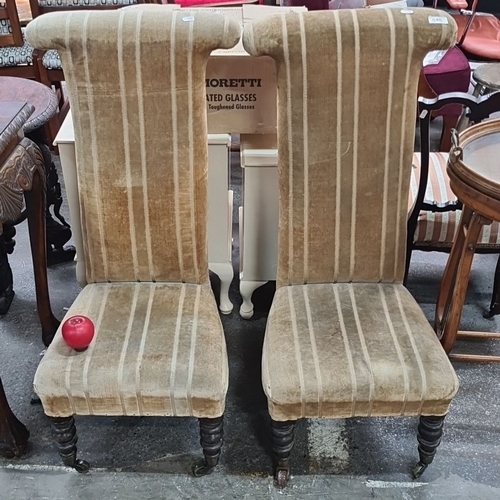 1092 - Star Lot : A great Pair of early 20th-century upholstered high-back chairs with turned wood legs. Th... 