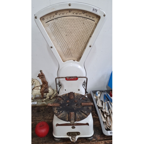 1112 - A large Vintage Berkel scale with Patent No. 310741, featuring a white enamel finish. Previous in au... 