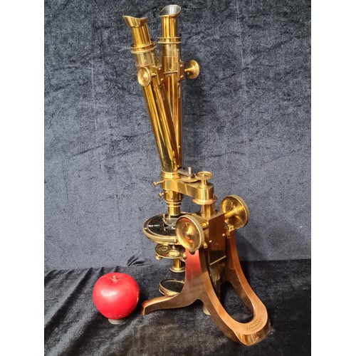 930 - Super star lot : A stunning antique solid brass microscope with additional lenses and housed in a be... 