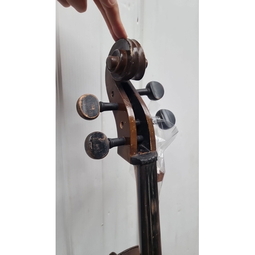 418 - Antique cello with wooden body and pegs. There is one label to interior 