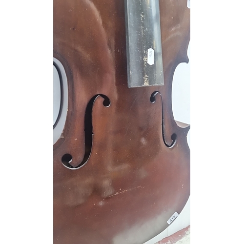 418 - Antique cello with wooden body and pegs. There is one label to interior 