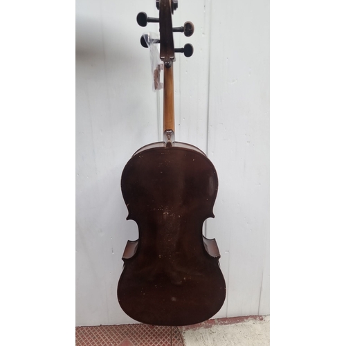 418 - Antique cello with wooden body and pegs. There is one label to interior 