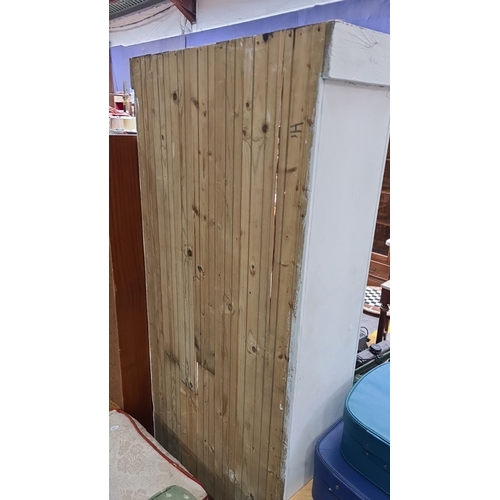 496 - White wooden bookshelf with four shelves, featuring a decorative top and vertical slats. Backside in... 