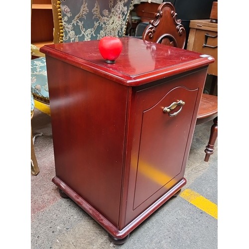 478 - Vintage mahogany cabinet with integrated Philips stereo system, featuring cassette deck, equalizer, ... 