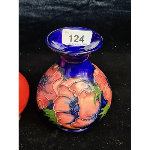 124 - A gorgeous Moorcroft cobalt blue floral bud vase featuring hand-painted red pink poppies. In very go... 