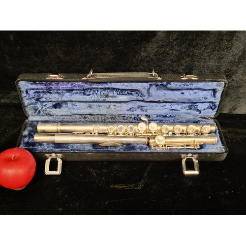 206 - A beautiful cased Arbiter Pro Sound silver coloured sectional flute.