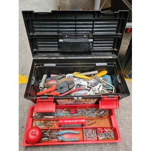 376 - A Kater tool box containing various unchecked tools.