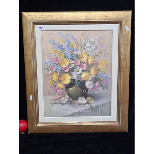 87 - A pretty vintage oleograph print of a still life. Features abundant flowers in a vase. Housed in a g... 