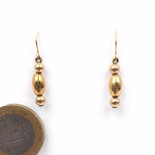 15 - A very pretty pair of nine carat gold drop earrings. Boxed. Weight 1.46 grams