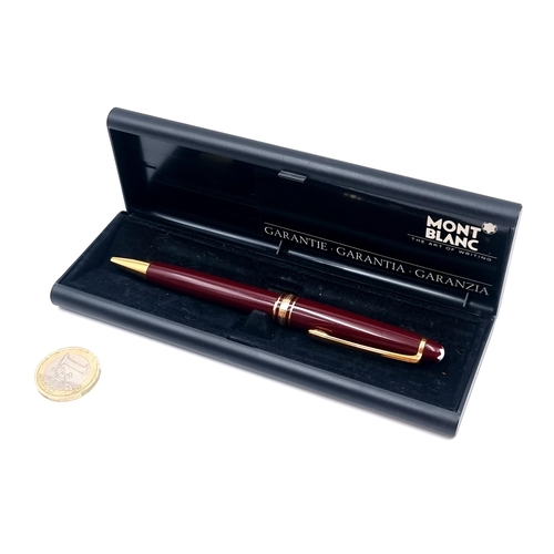 16 - Star lot : An excellent Mont Blanc Meisterstuck ball point writing pen in a gold toned and burgundy ... 