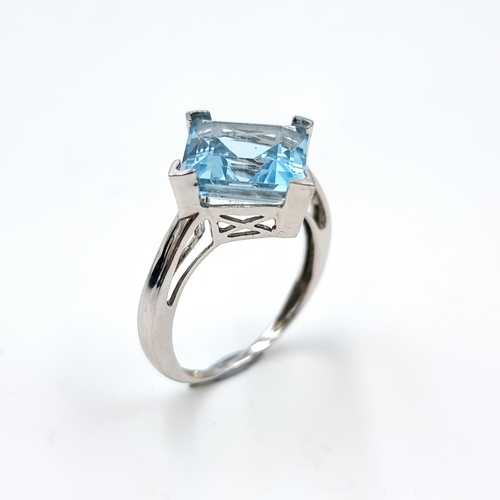 44 - Star Lot : A very pretty large blue topaz gemstone ring set in 14 carat white gold stamped 585. Ring... 