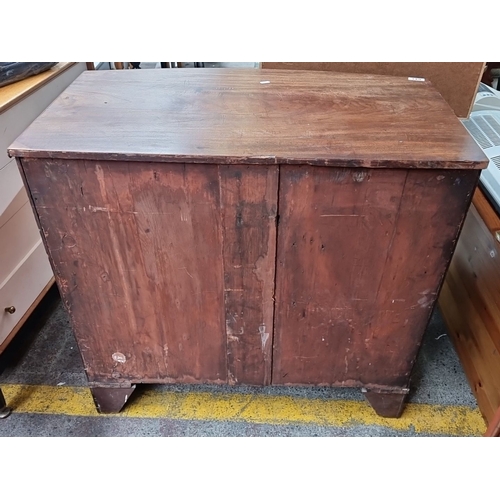 643 - Star Lot : Georgian mahogany bow-front chest of drawers with brass oval handles, featuring two short... 