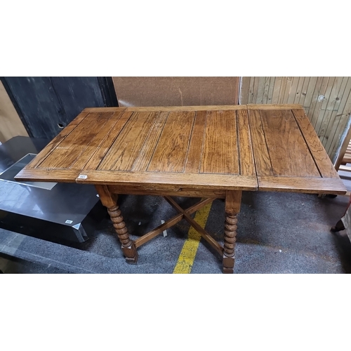 661 - Antique oak extending table with original Miller & Beatty, Ltd. label from Grafton Street, Dublin.  ... 