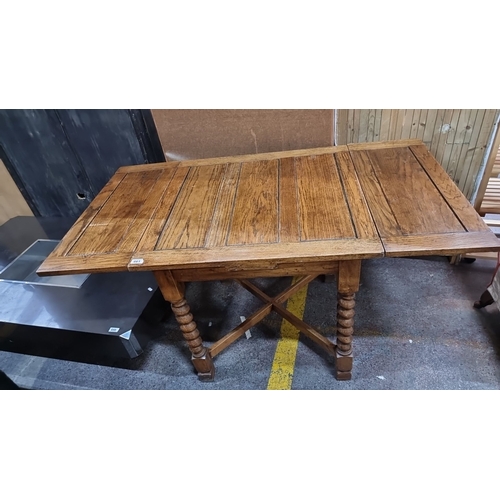 661 - Antique oak extending table with original Miller & Beatty, Ltd. label from Grafton Street, Dublin.  ... 