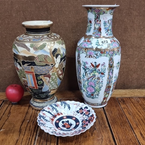 672 - Three-piece lot of Japanese porcelain includes two hand-painted Kutani-style vases and one decorativ... 