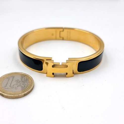 516 - Star Lot  : A classy designer original Hermes Clic H bracelet set in black enamel detailing marked H... 