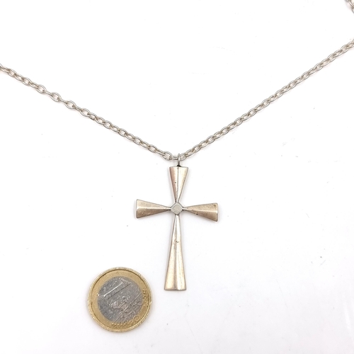 544 - A sterling silver cross pendant with sterling silver 30