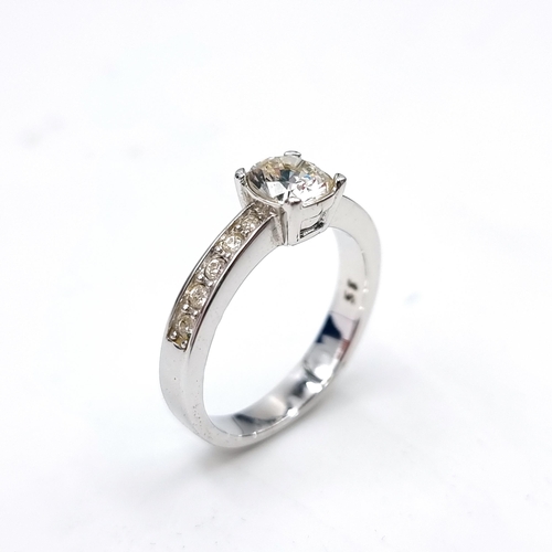 584 - An absolutely brand new stunning Brilliant cut Swarovski ring. Ring size - R. Comes in original Swar... 