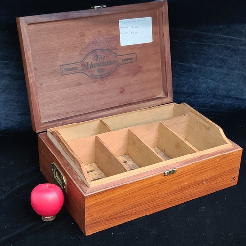 134 - Star lot : A nice example of a cigar humidor reading Havanas 