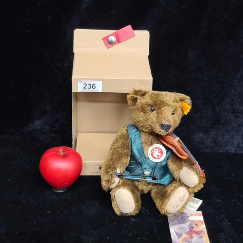 1352 - Star Lot : A charming Steiff Classic Teddy Bear from the exclusive Steiff Members' Cub. Based on the... 