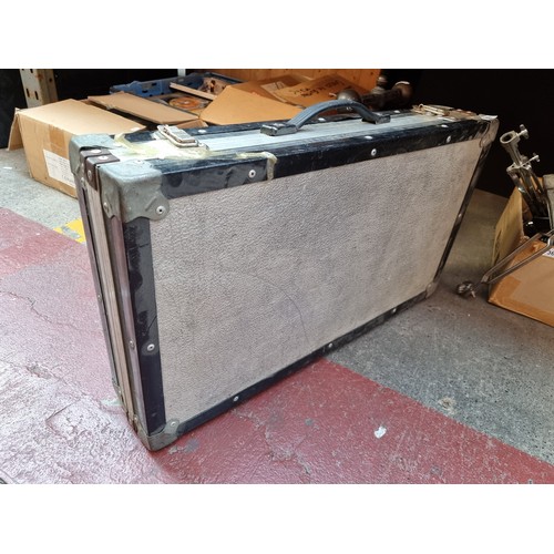 1375 - A large vintage music equipment / carry hard case.
Previous in auction on 29/08/24 with Lot no.359