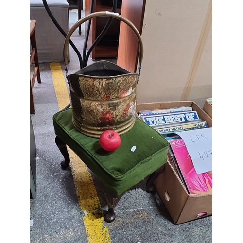 1383 - Antique hammered brass coal scuttle with a green padded foot stool set on carved cabriole legs. (2)
... 