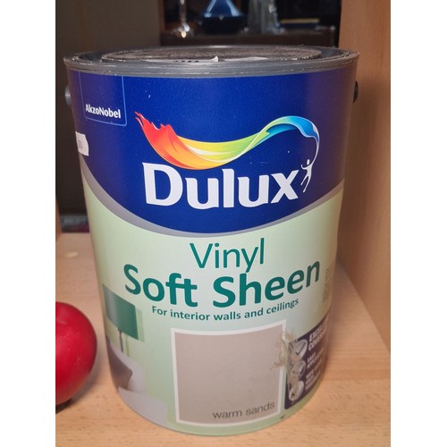 1389 - A sealed Dulux Vinyl Soft Sheen paint in shade warm sands. For interior walls and ceilings.
Previous... 