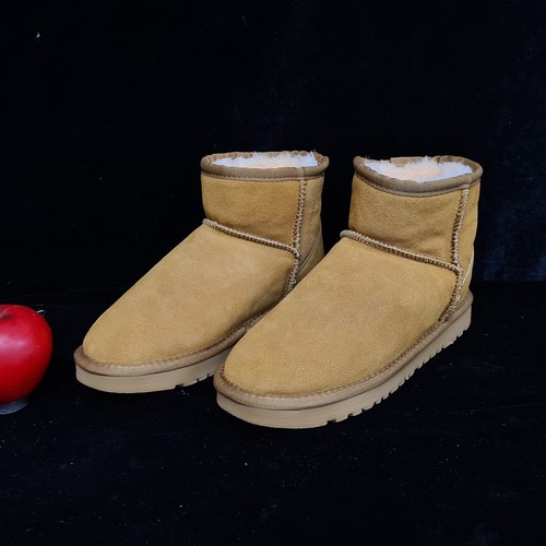 272 - A fab pair of brand new tan UGG classic ultra mini boots. UK size 6 / EU 39. Unworn, in original bra... 